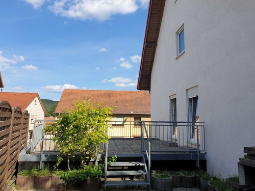Terrasse auf den Garagen - Terrassenwohnung mit 176,00 m&sup2; in Queidersbach zum Kaufen