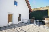 Terrasse ( auf den Garagen) - 5 Zimmer Terrassenwohnung in Queidersbach