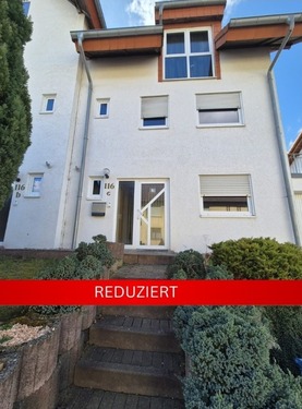 Hausansicht - vermietetes Reihenendhaus mit kleinem Grundstück als lukrative Investitionsmöglichkeit