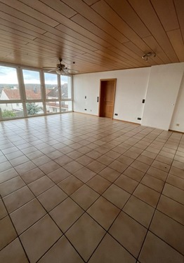 Wohnzimmer - Dachgeschoßwohnung mit 126,00 m&sup2; in Enkenbach zur Miete