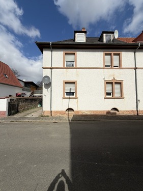 Außenansicht von vorne - 6 Zimmer Mehrfamilienhaus, Wohnhaus zum Kaufen in Kerzenheim