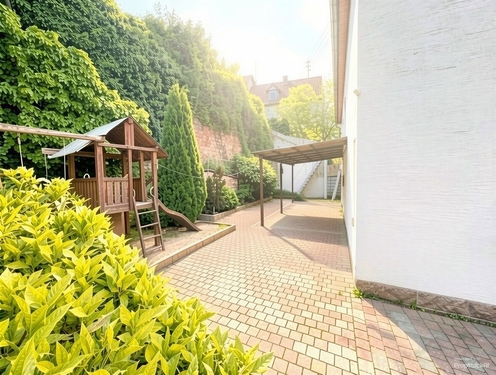 Hofansicht - (KI generiert) - Mehrfamilienhaus, Wohnhaus mit 227,00 m&sup2; in Schönau zum Kaufen