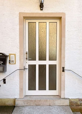 Hauseingang - 10 Zimmer Mehrfamilienhaus, Wohnhaus zum Kaufen in Schönau