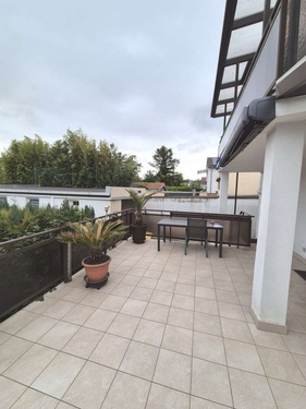 Terrasse mit Eingangsbereich - 3 Zimmer Doppelhaushälfte zum Kaufen in Ludwigshafen am Rhein