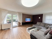 Wohnzimmer mit Terrassenzugang - (KI generiert) - 