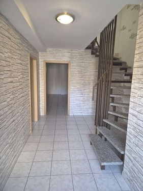 Flur/Treppe EG - Reihenmittelhaus mit 169,00 m&sup2; in Queidersbach zum Kaufen