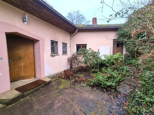 Hausansicht vorne - 9 Zimmer Villa in Frankeneck