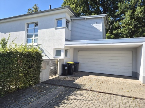 Eingangsbereich mit Garage - 7 Zimmer Villa zum Kaufen in Kaiserslautern