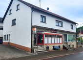 Vorderansicht - Wohn- und Geschäftshaus mit CaféLadenfläche und zwei Wohneinheiten in Steinbach am Glan
