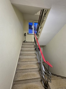 Treppenhaus - 16 Zimmer Mehrfamilienhaus, Wohnhaus zum Kaufen in Kaiserslautern