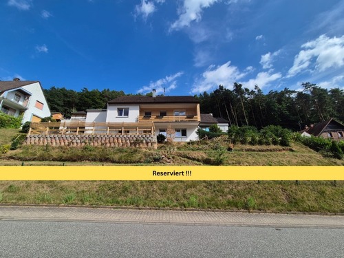 Hausansicht - Ein-Zwei-Familien unter einem Dach – liebevoll renoviertes, freistehendes Zuhause mit Charakter