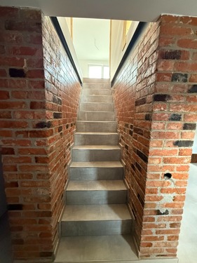 Treppe zum Erdgeschoss - 