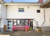 Zugang Haupthaus - 17 Zimmer Mehrfamilienhaus, Wohnhaus in Ulmet