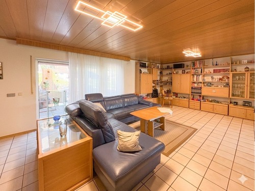 Wohnzimmer Haupthaus 1.OG mit Zugang zur Terrasse - 