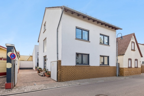 Außenansicht - Modernisiertes Einfamilienhaus mit großzügigen Anbauten und ca. 180 m² Wohnfläche direkt am Wingert