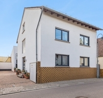 Modernisiertes Einfamilienhaus mit großzügigen Anbauten und ca. 180 m² Wohnfläche direkt am Wingert - Friedelsheim
