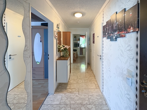 Flur 1.OG Wohnung links - 