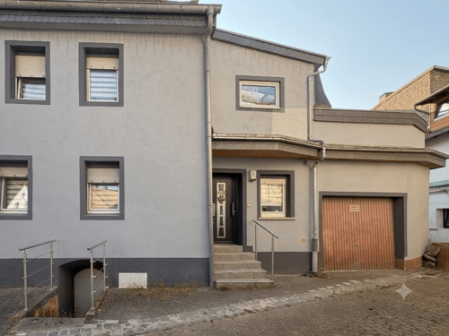 Außenansicht - Gepflegtes und modernisiertes Einfamilienhaus mit Terrasse, Garage und Garten – derzeit vermietet