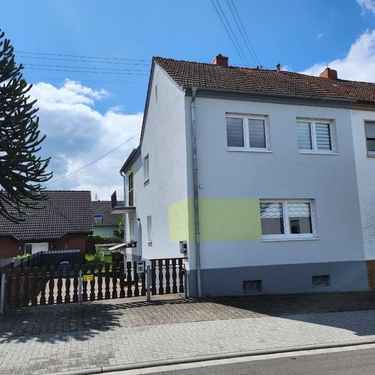 Straßenansicht - 7 Zimmer Doppelhaushälfte zum Kaufen in Hütschenhausen