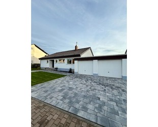 Liebhaber aufgepasst: Modernisierter Wohlfühl-Bungalow mit Sauna in Weilerbachs Toplage