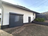 Nebengebäude mit Garage - 