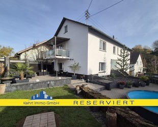 Großzügiges Wohnen für zwei Generationen: Poolbereich mit Poolbar & barrierefreiem EG - Katzweiler