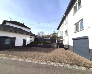 Wohnen für zwei Generationen: Poolbereich mit Außenbar & barrierefreiem EG - Katzweiler