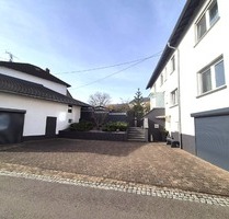 Wohnen für zwei Generationen: Poolbereich mit Außenbar & barrierefreiem EG - Katzweiler