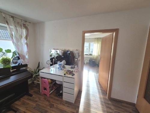 Kind 3 mit Zugang zu z.B. Ankleidebereich - 