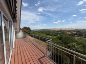 Terrasse - Panoramablick inklusive – Repräsentatives Familienanwesen mit Einliegerwohnung