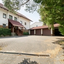 Außenansicht mit Garagen - (KI generiert) - 4 Zimmer Etagenwohnung in Otterberg