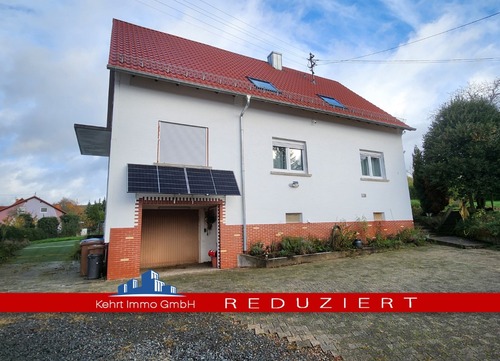 Hausansicht vorne - Familien- und Tierparadies mit Weitblick – Modernisiertes 1–2-Familienhaus auf großem Grundstück