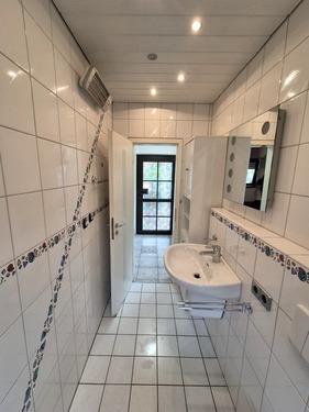 Duschbad EG - Maisonettenwohnung mit 169,00 m&sup2; in Gonbach zur Miete