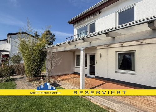 Außenansicht mit Terasse - Doppelhaushälfte mit Flair - Ruhig. Modern. Familienfreundlich