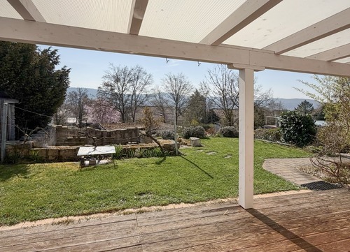 Terasse mit Blick auf den Garten - 