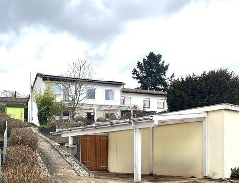 Außenansicht mit Carpot - 4 Zimmer Doppelhaushälfte zum Kaufen in Eisenberg/ Steinborn