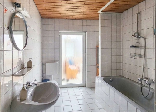 Badezimmer OG mit Balkonzugang - 