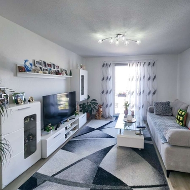 Wohnzimmer mit Balkon - 