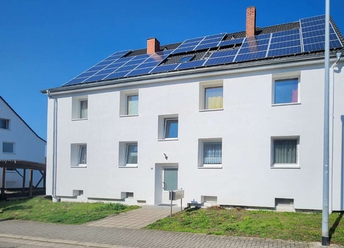 Außenansicht Front - Top modernisierte EG-Wohnung mit Balkon in ruhiger Stadtrandlage von Kusel – ideal für SinglePaar