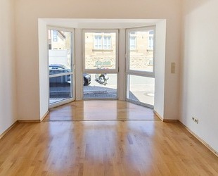 Lichtdurchflutete 2-Zimmer-Wohnung mit Balkon & Stellplatz in Kallstadt–Eigennutzung oder Vermietung