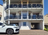 Ansicht Hof mit Parkplatz - 