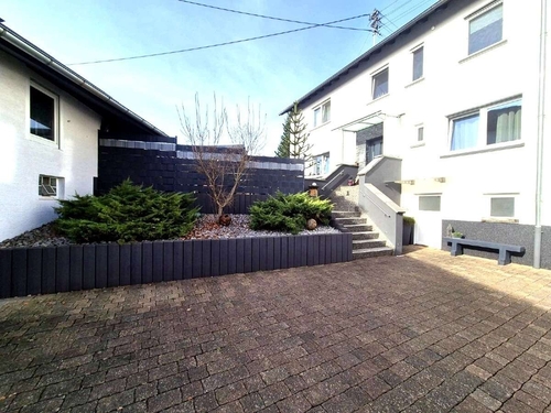 Außenansicht - 9 Zimmer Zweifamilienhaus zum Kaufen in Katzweiler