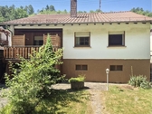 Rückansicht Haus - Freistehendes Einfamilienhaus in Obernheim-Kirchenarnbach – Ihr neues Zuhause mit Garten wartet
