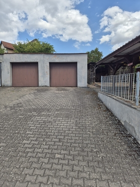 Garagen mit Freifläche - 