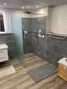 Badezimmer mit barrierefrei... - 