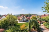Rückansicht DG mit Terrasse und Garten - (KI generiert) - (KI generiert) - 7 Zimmer Einfamilienhaus zum Kaufen in Altenglan