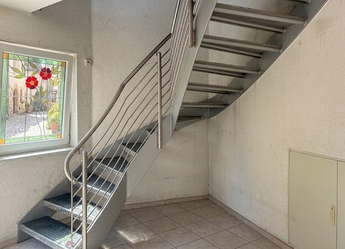 Treppe zum Obergeschoss - Etagenwohnung mit 103,00 m&sup2; in Harthausen zum Kaufen