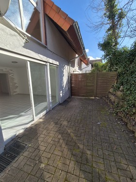 Rückansicht mit Terrasse - 5 Zimmer Reihenmittelhaus in Queidersbach
