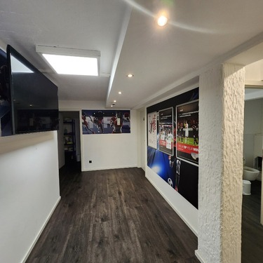 Sportwetten Laden, Flur zu den Toiletten UG - 