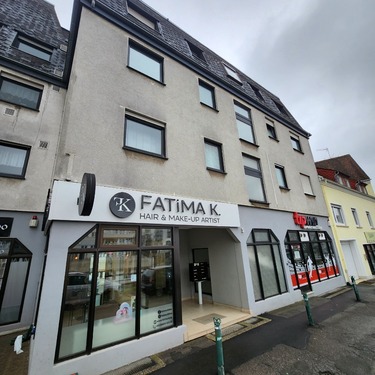 Außenansicht Friseur- und Sportwetten Laden - Interessante Gewerbeeinheit mit 3 Lädengeschäften in der Homburger Innenstadt (teilvermietet)